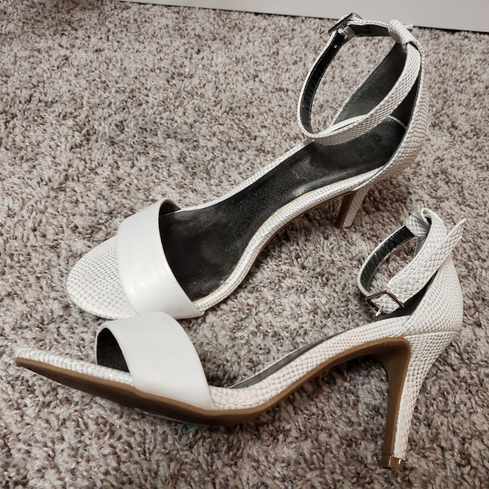 SILVER WHITE SANDALS HEEL